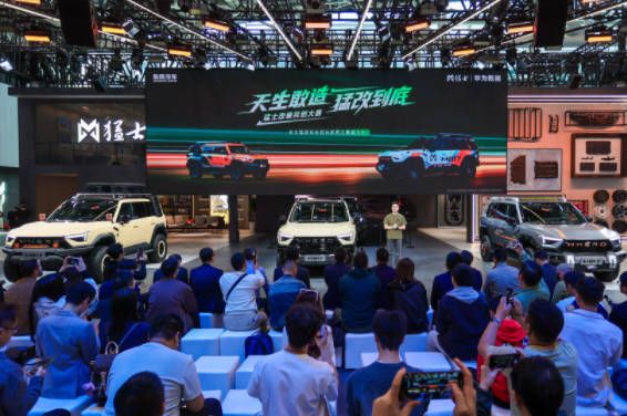 Hero版原厂改装野出你的专属范儿pg模拟器拒绝汽配风!猛士M817(图2) Hero版原厂改装野出你的专属范儿pg模拟器拒绝汽配风!猛士M817(图2)